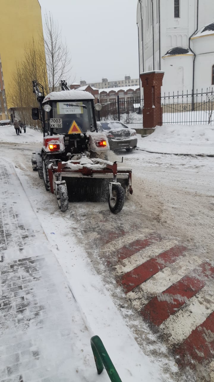 Выполнена уборка снега с придомовой территории многоквартирных домов, расположенных по адресам: Ленинский район, п. Развилка.