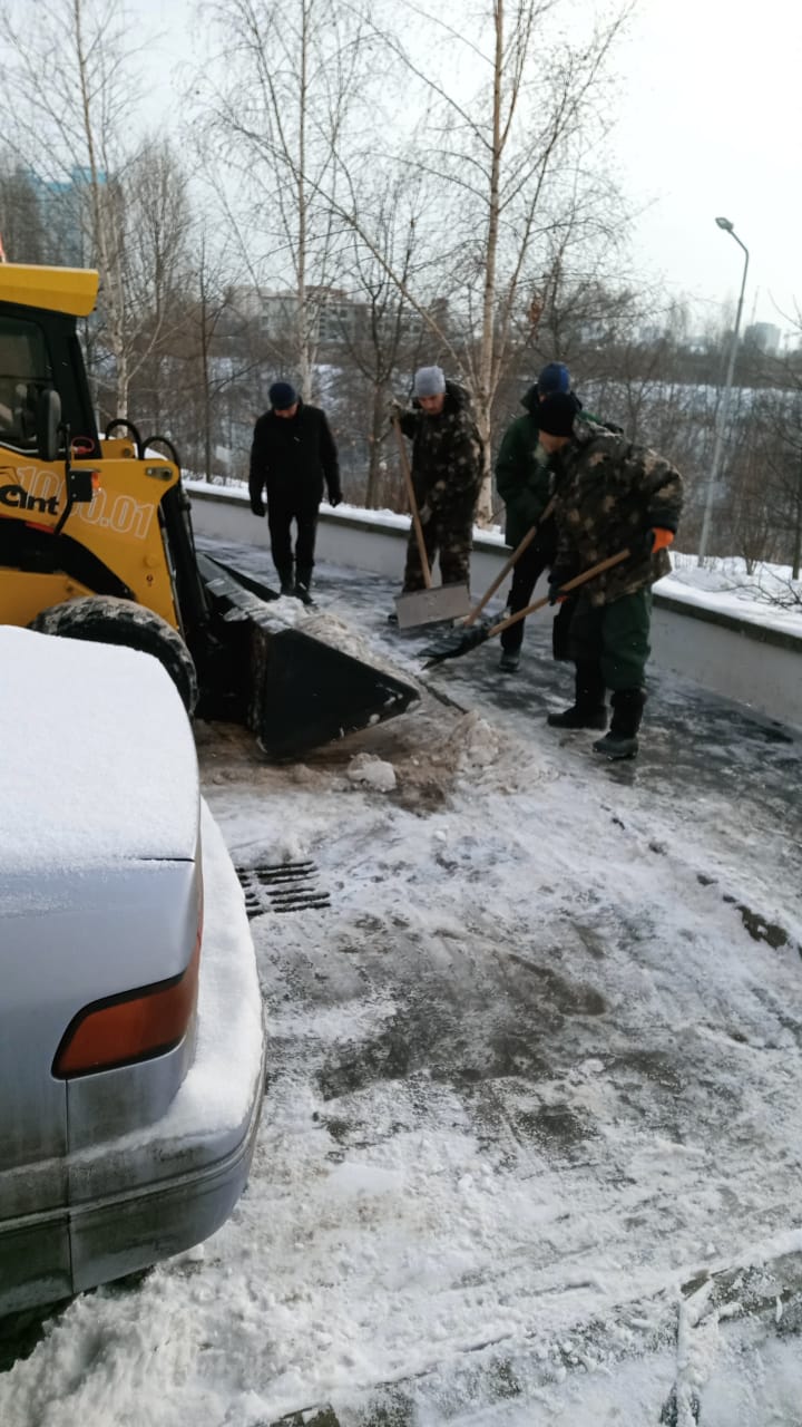 Выполнена уборка снега с придомовой территории многоквартирных домов, расположенных по адресам: Ленинский район, г. Видное, Битцевский проезд, д. 9 и д.17.