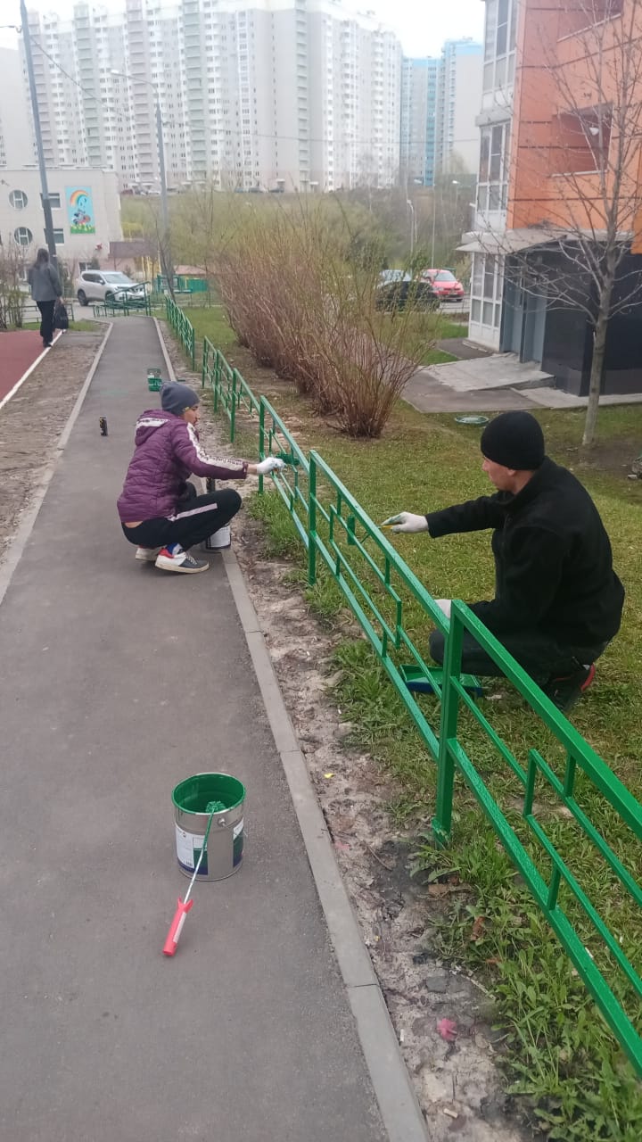 В рамках работ по благоустройству территории сотрудниками УК 