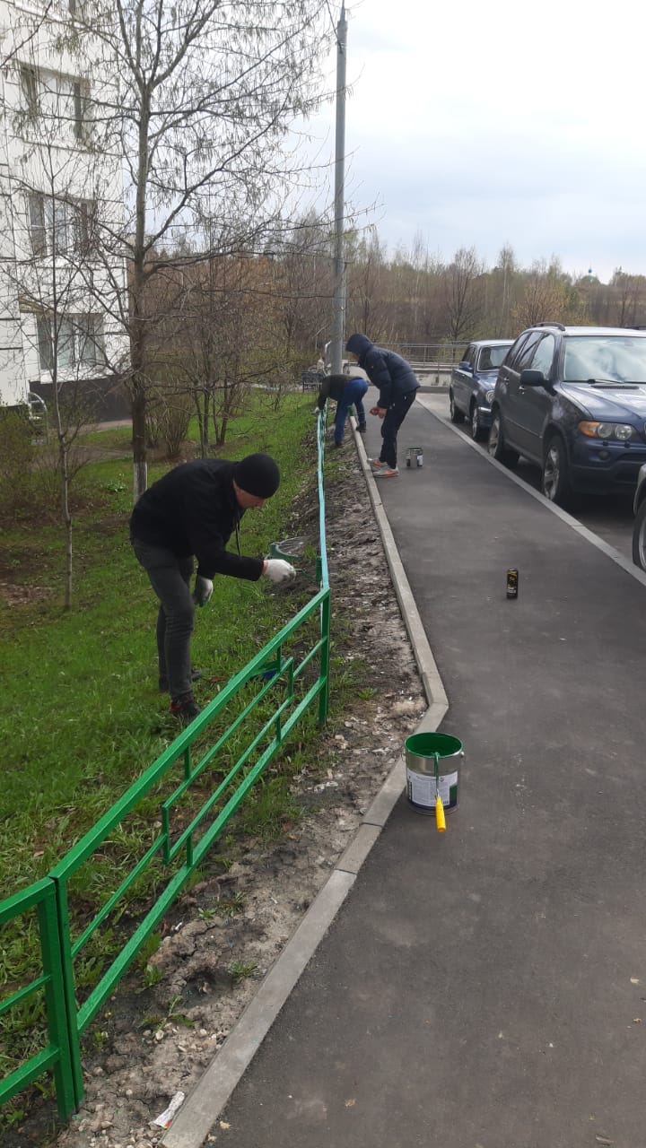 В рамках работ по благоустройству территории сотрудниками УК 